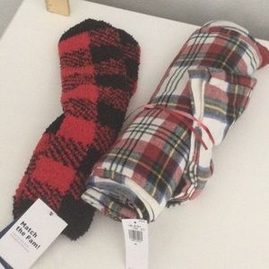 New OLD NAVY FLANNEL PAJAMA BOTTOMS with Bonus Pair of Cozy Socks